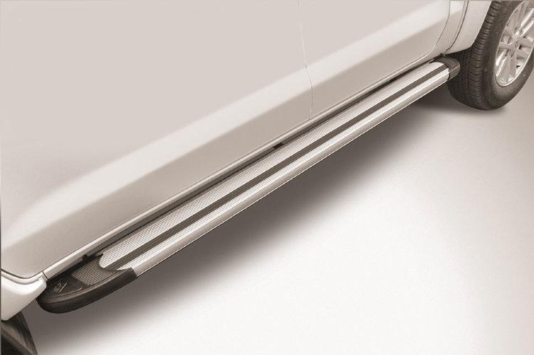 Пороги алюминиевые "Luxe Silver" 2000 серебристые Toyota Hilux (2015)