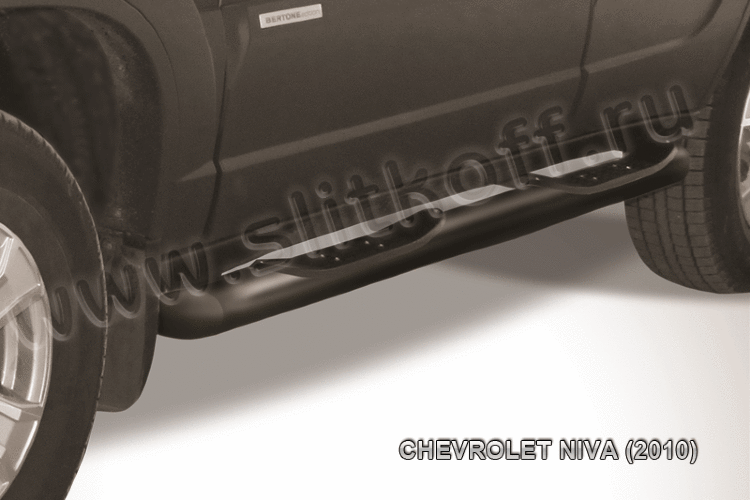 Защита порогов d76 с проступями черная Chevrolet Niva (2010)