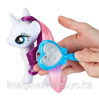 Қысқа шаштары бар брюнеткалар бейнеленген порно