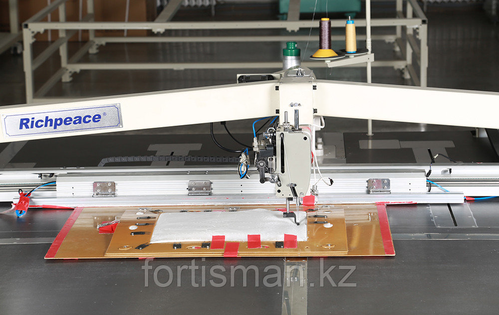 Автоматическая одноголовочная швейная машина (сверхтяжелые материалы) - фото 1 - id-p79389223