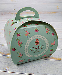 Коробка с надписью "CAKE "