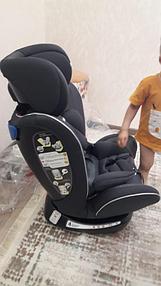 Крепится штатным ремнем безопасности