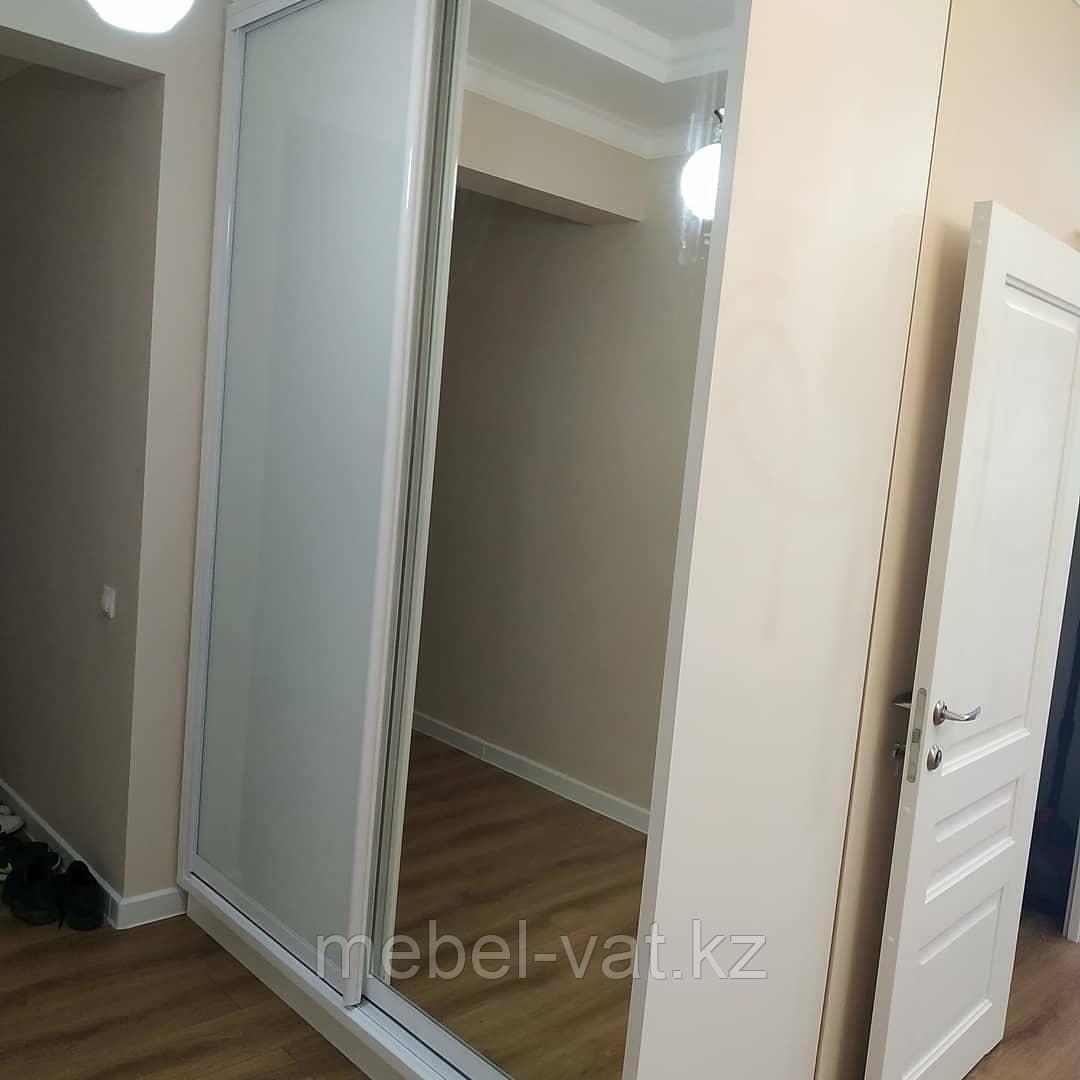 Шкаф-купе в прихожую, белый