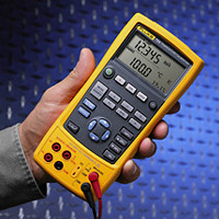 Калибратор Fluke 725