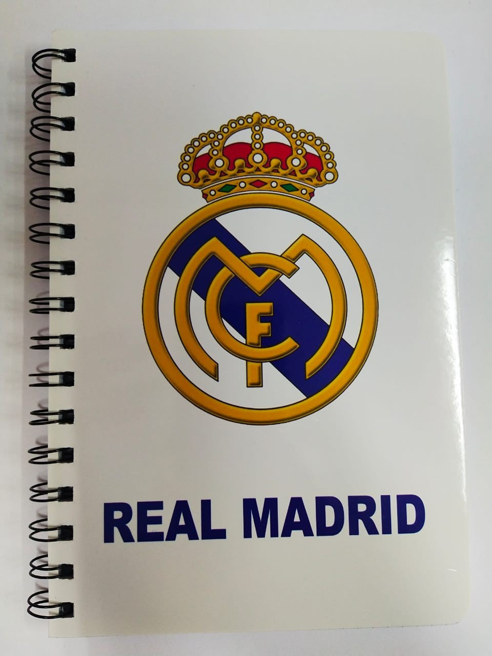 Блокнот А5 на вертикальном гребне Real Madrid
