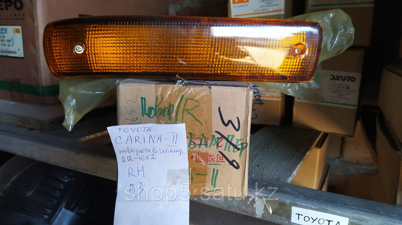 Toyota Carina-2 Поворотник правый в бампер перед rh