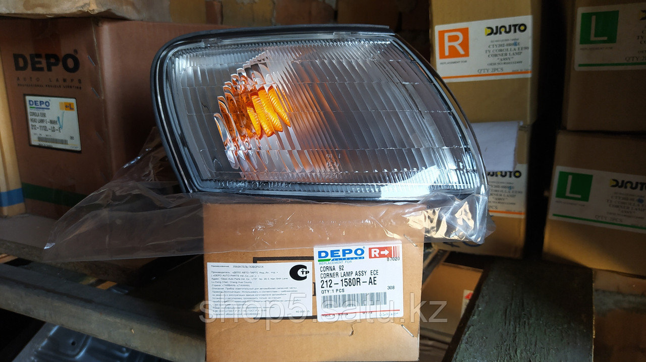 Toyota Corona 92 г. Поворотник правый (Corner lamp assy ECE rh)
