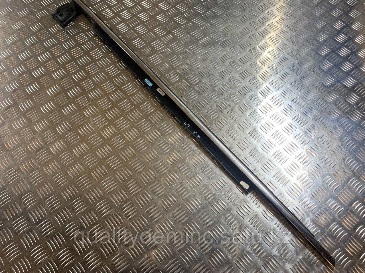 Молдинг двери передней правой на Audi A6 4G/C7
