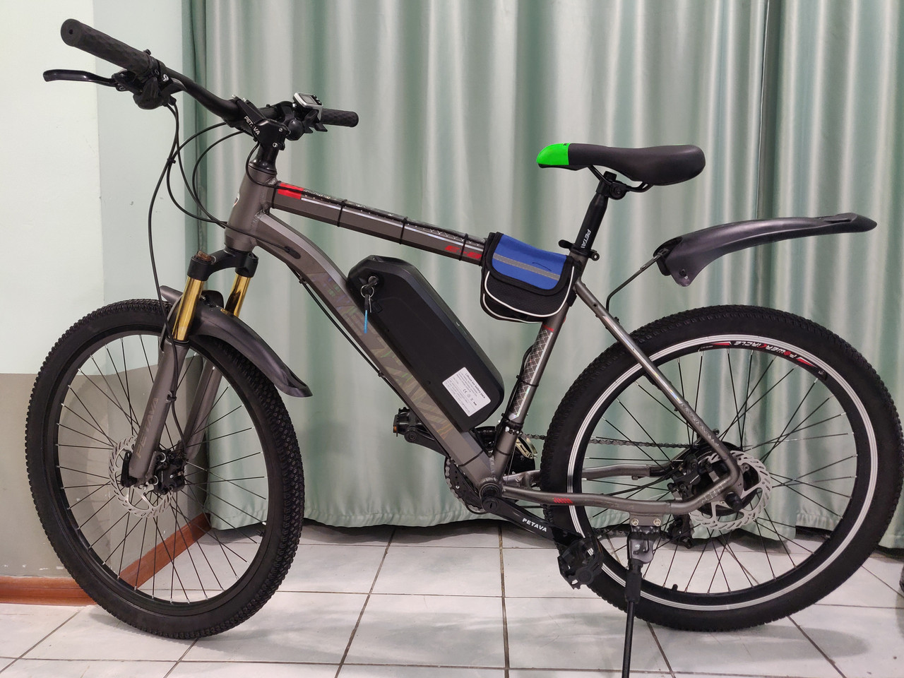 36v 350w, аккум. Li-ion 36v `15 A/H. Электровел. Рама 19". Колеса 26 дюймов.