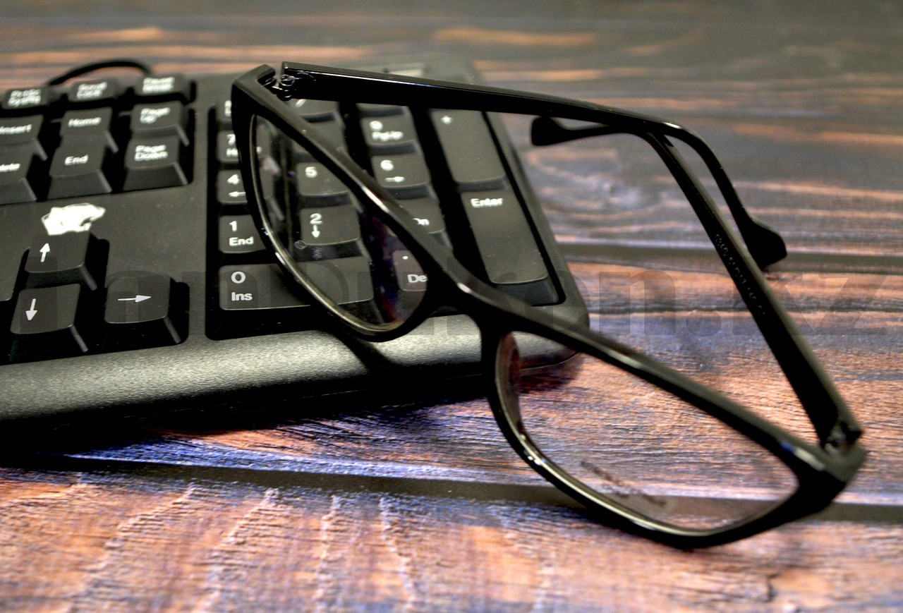 Компьютерные очки с тоненькой душкой узкая оправа глянцевые черные С1 - фото 5 - id-p81019757