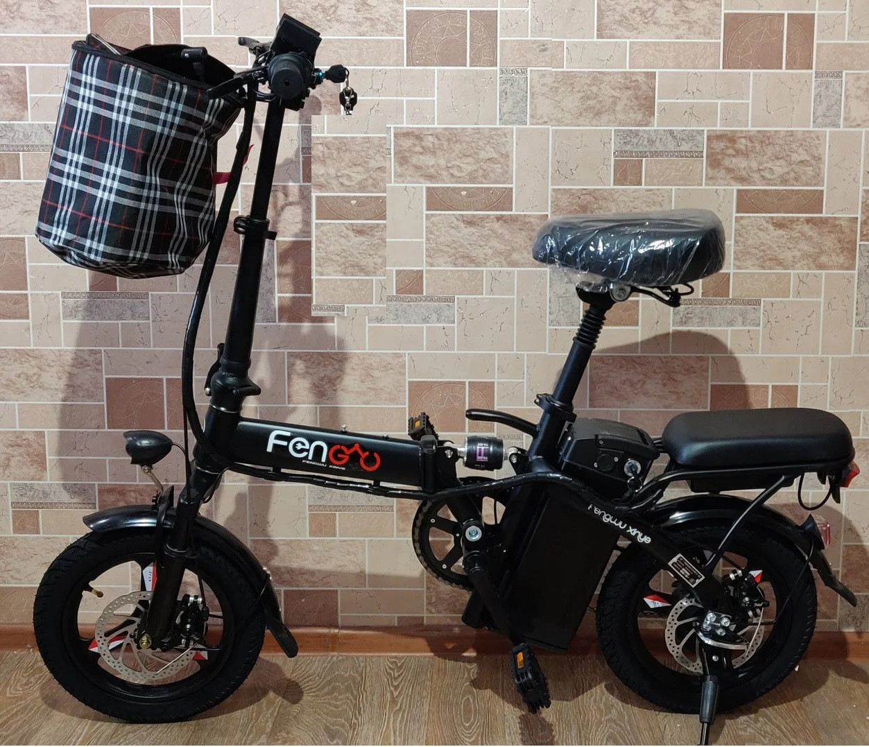 Электровел. Fengwu, мотор 48v 240w, аккум. Li-ion 48v 8 A/H. Дальность 40 км. Вес 19 кг.14''