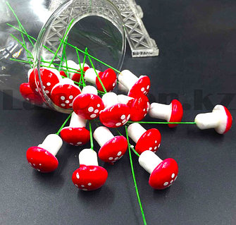 Санитарлық жастықшаларды кім жұлқылайды?