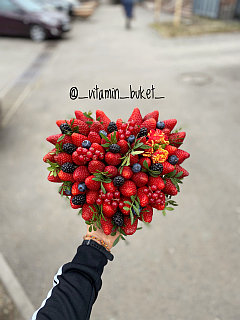 Клубничное сердце в коробке