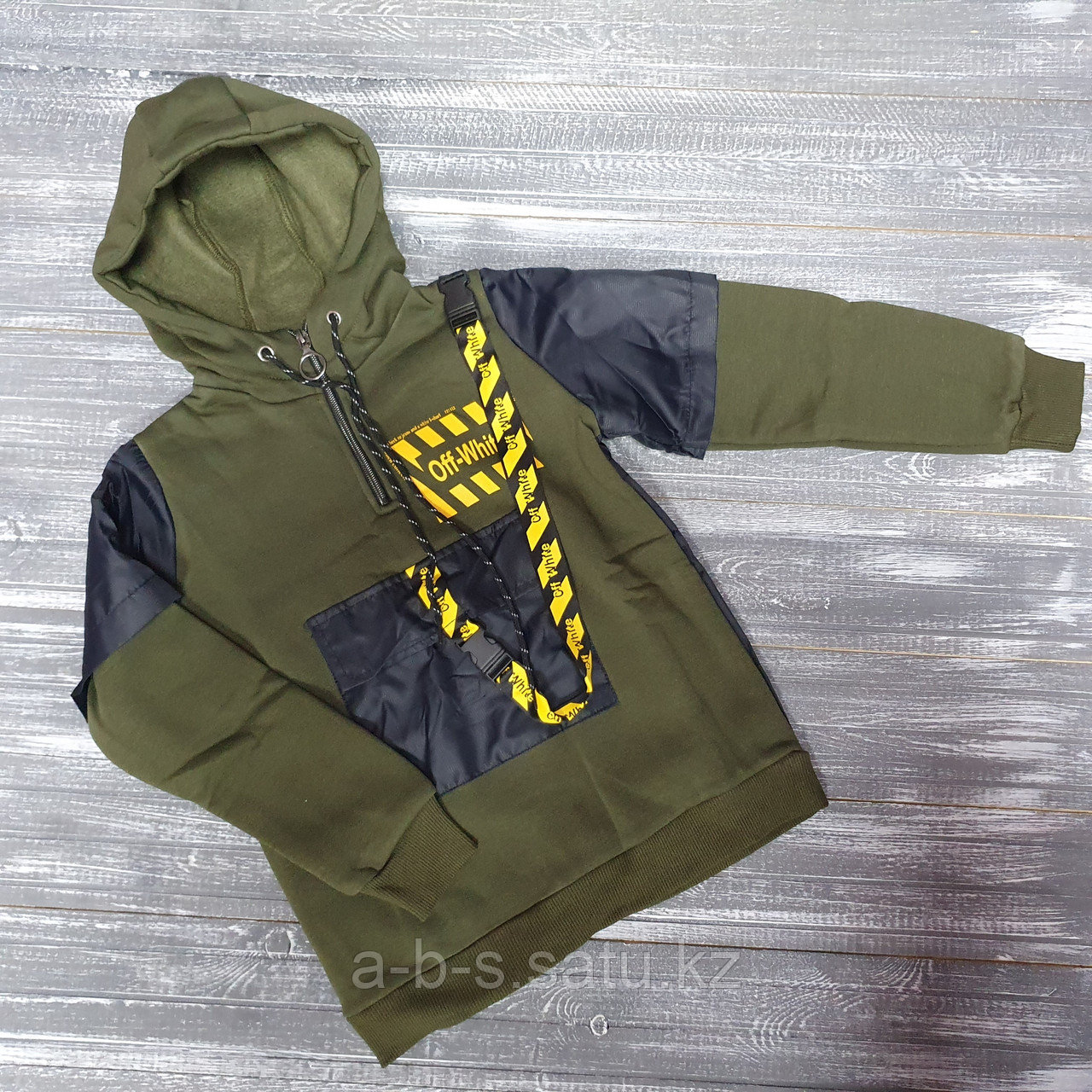 Свитшот на начёсе с желтмы ремешком Off-white