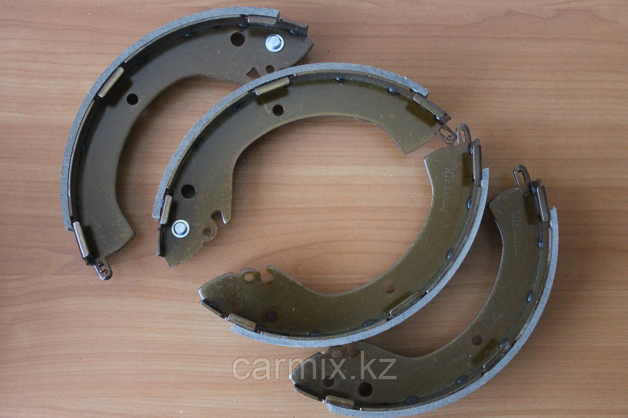 Колодки тормозные задние Mitsubishi SPACE GEAR