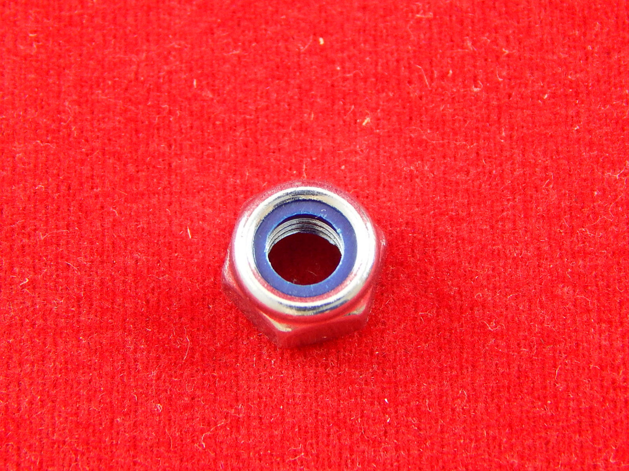 Гайка M6 со стопорным кольцом, DIN985 - фото 1 - id-p81965651