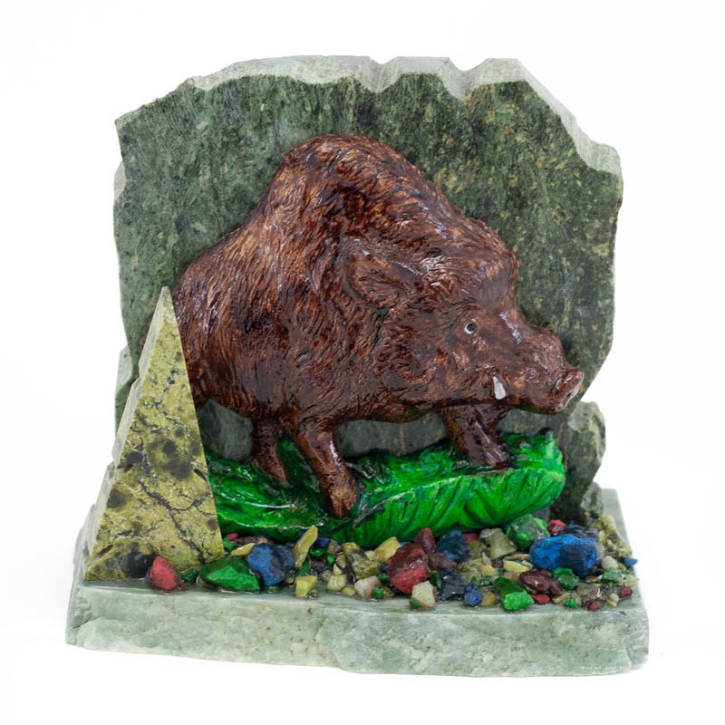 год кабана камень. кабан из камня. кабан на камне. кабан из камня. кабанчик галька.