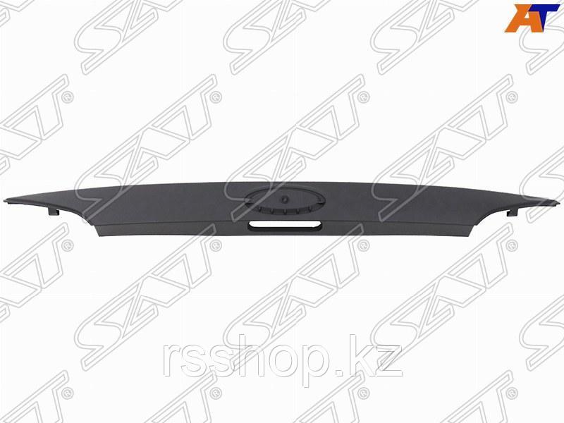 Молдинг крышки багажника FORD FOCUS III 11-15 4D