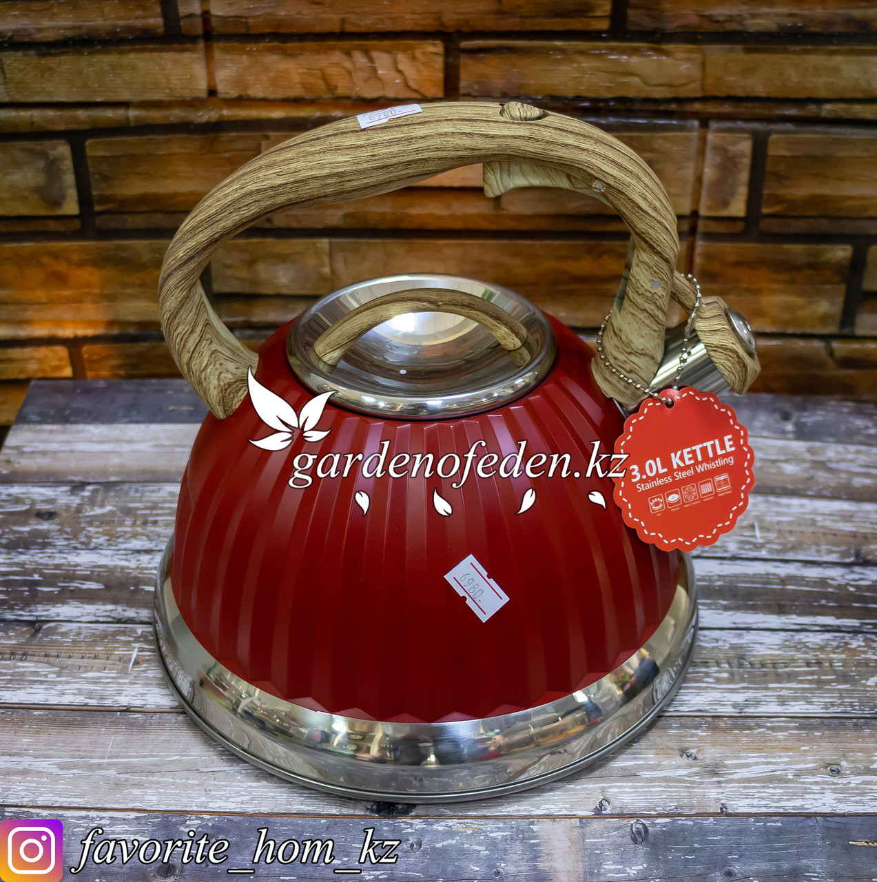 Чайник для кипячения воды, со свистком "Topfann". Материал: Металл. Цвет: Красный. Объем: 3л.