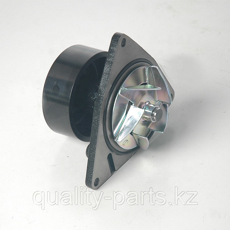 Помпа (Water pump) на Volvo BL71, BL61