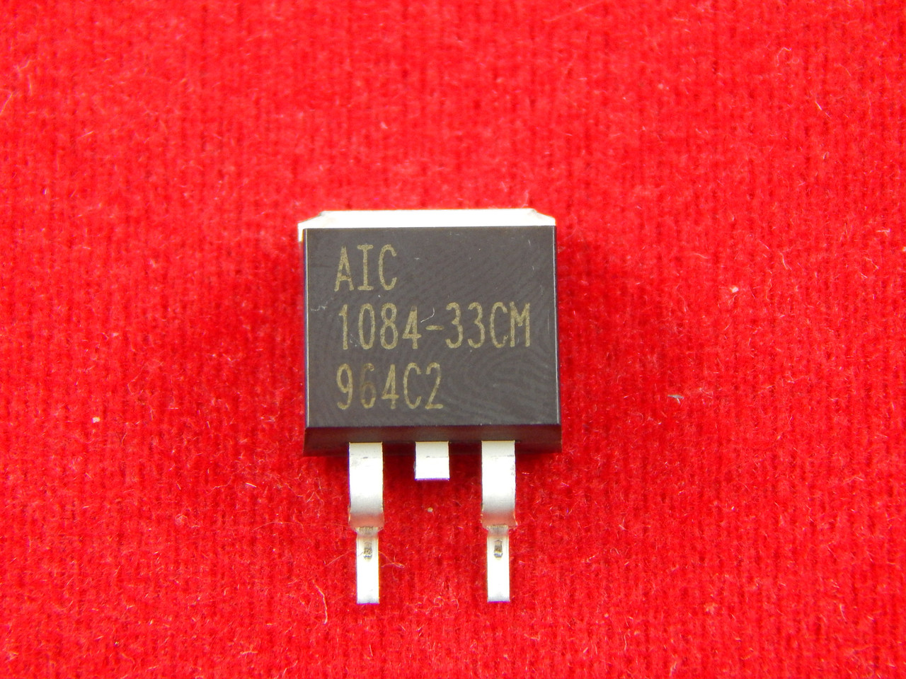 Микросхема AIC1084-33CM, стабилизатор напряжения, 3.3В, 5А, TO263 - фото 1 - id-p82530507