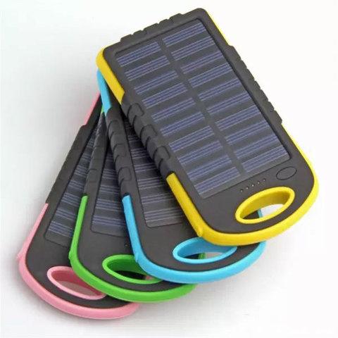 Аккумулятор для зарядки портативный на солнечной батарее с фонариком Solar Charger [5000 мАч.] (Черный) - фото 2 - id-p82589150