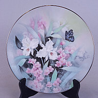 Коллекционные настенные тарелки серии « Драгоценности из мира цветов» Художник Tan Chun Chio