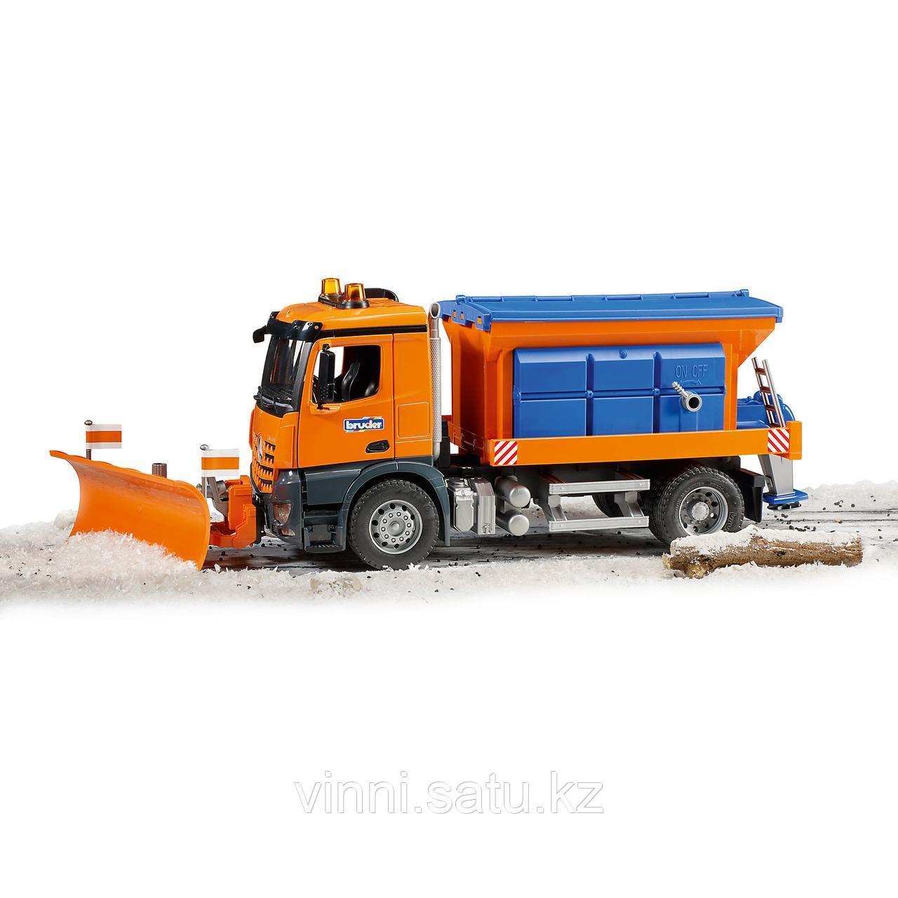 Bruder - Игрушечная снегоуборочная машина Mercedes-Benz Arocs 1:16 - фото 6 - id-p82860449