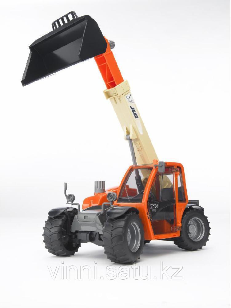 Bruder - Погрузчик колёсный JLG 2505 Telehandler с телескопическим ковшом 1:16 - фото 5 - id-p82860461