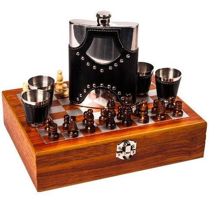 Подарочный набор: шахматы, фляжка, рюмки «Великий комбинатор» в деревянном кейсе (с четырьмя рюмками), фото 2