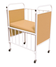 Кровать для новорожденных (на колесах)
