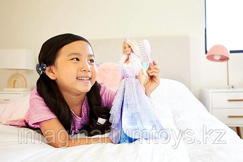 Догги стиліндегі әдемі жалаңаш кискалар Табиғаттағы жалаңаш модель