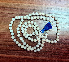 Четки 108 бусин из дерева Ним,  с узелками