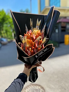 Мужской букет с раками и колбасками