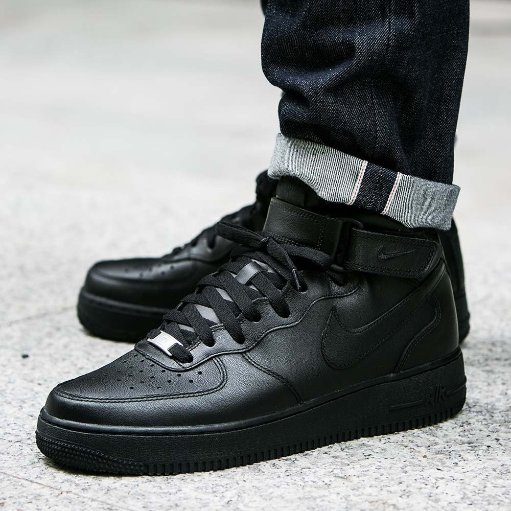 Обувь с подъемом мужские. Кроссовки Nike Air force1 Mid. Nike Air Force 1 Mid Black. Nike Air Force 1 Mid 07. Nike Air Force 1 черные.