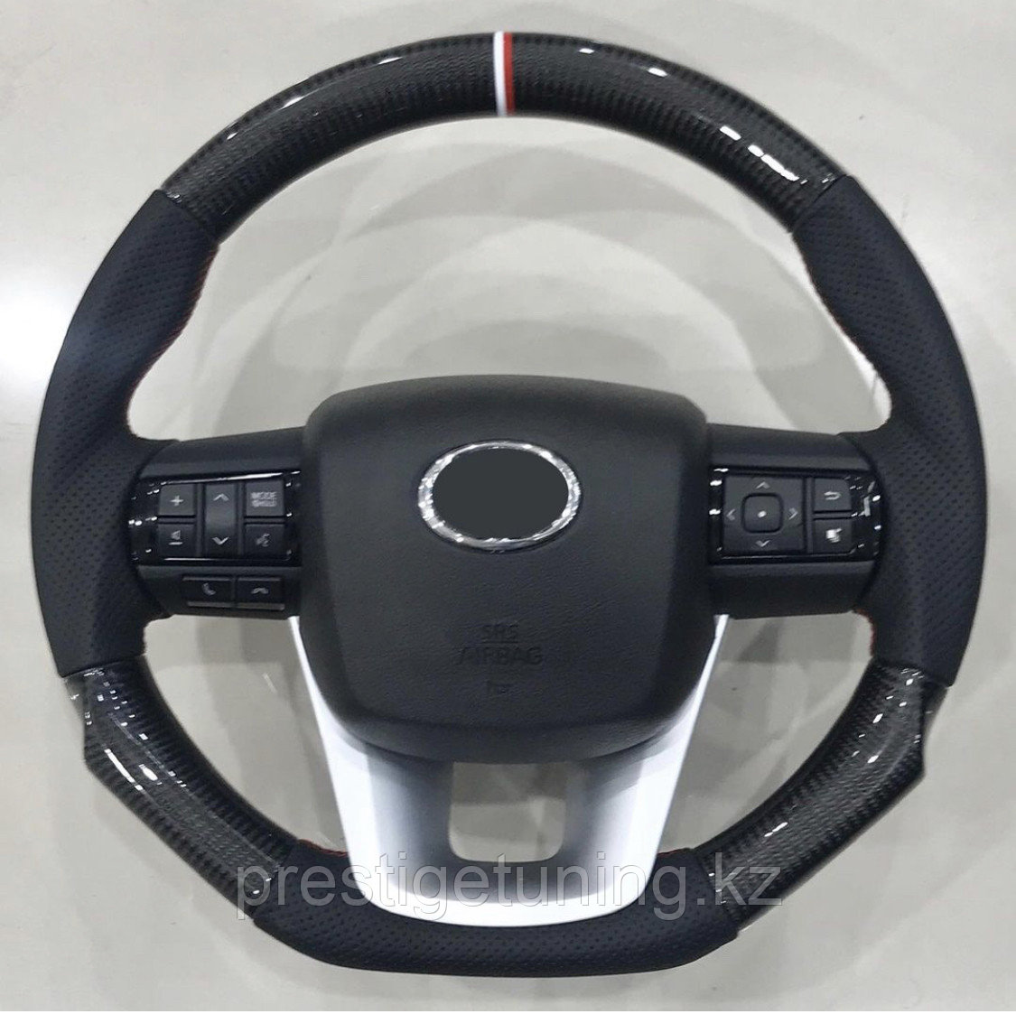Руль карбон на Toyota Hilux/Revo 2016-21