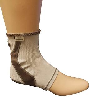 Фиксатор голеностопа Mueller 4701 Mueller Life Care Contour Ankle, фото 2