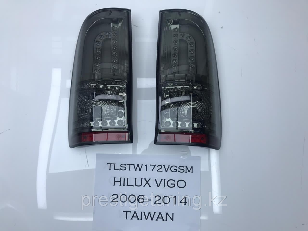 Задние фонари на Toyota Holux 2005-15 Black color - фото 1 - id-p83615384