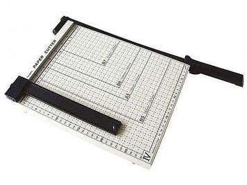 Резак для бумаг Deli, А4 формат, 300x250 мм, сабельный