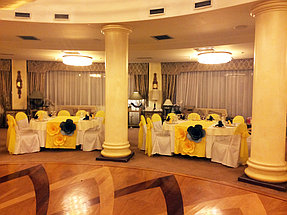 Оформление свадьбы в серо-желтом цвете (ресторан Le Dome) 4