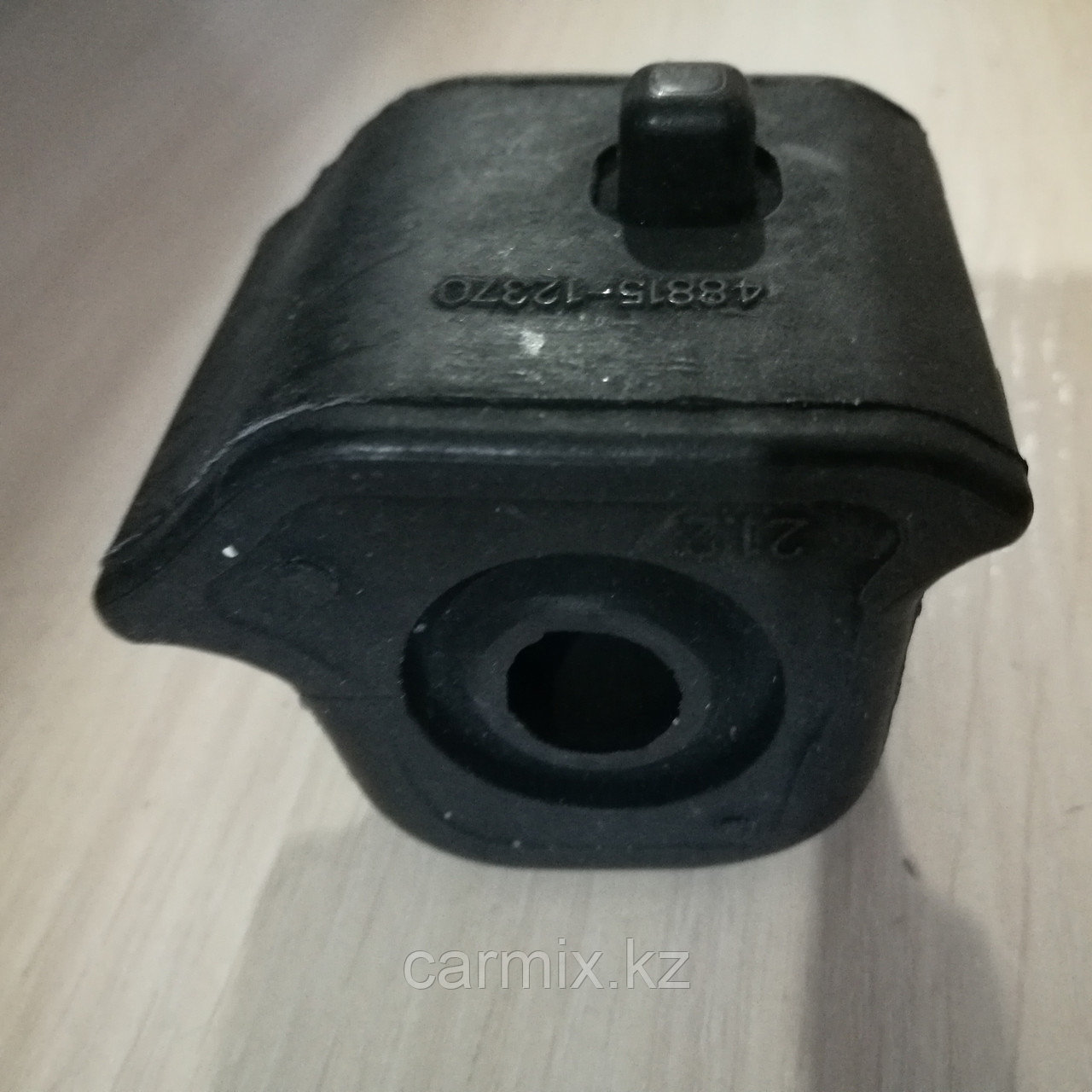 Втулка стабилизатора переднего левая Auris / Avensis / Corolla d-16mm