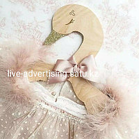 Деревянная вешалка для детской одежды Лебедь