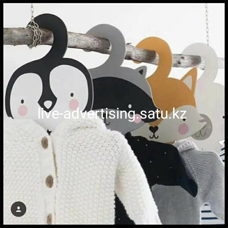 Деревянная вешалка для детской одежды в лиса, енот, медведь и пингвин