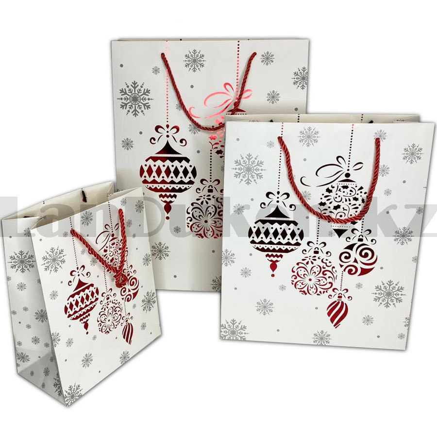 Пакет подарочный L(30х41) в новогодней тематике белый цвет с игрушками - фото 3 - id-p83765824