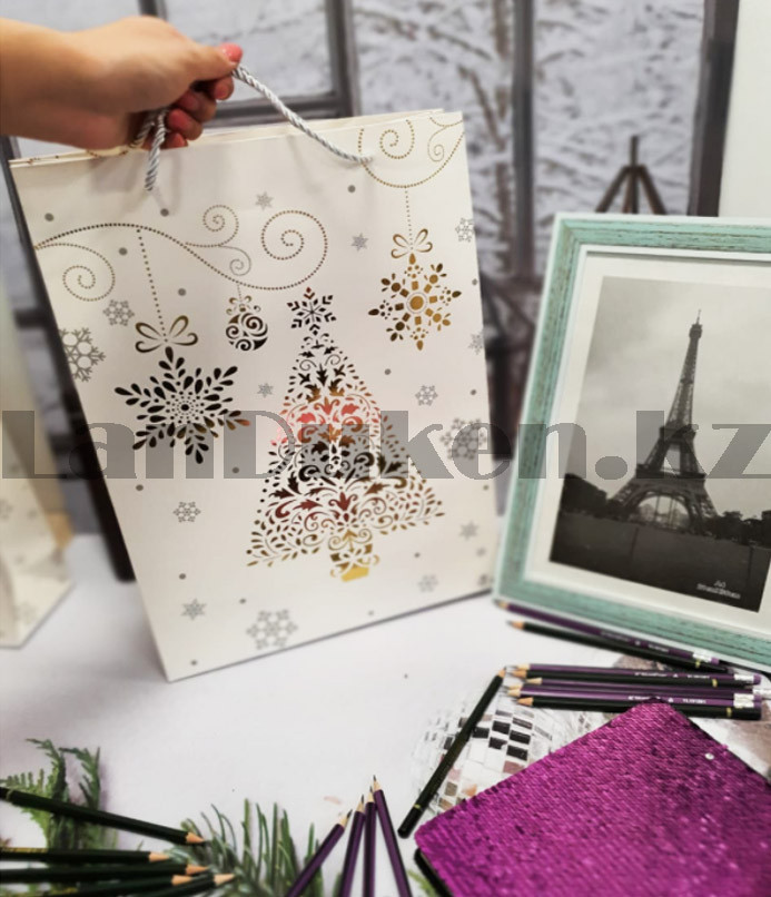 Пакет подарочный L(30х41) в новогодней тематике белый цвет с елочкой - фото 2 - id-p83765949