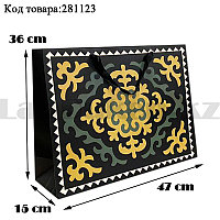 Пакет подарочный большой 47см х 36см х 15см прямоугольной формы черного цвета с орнаментом