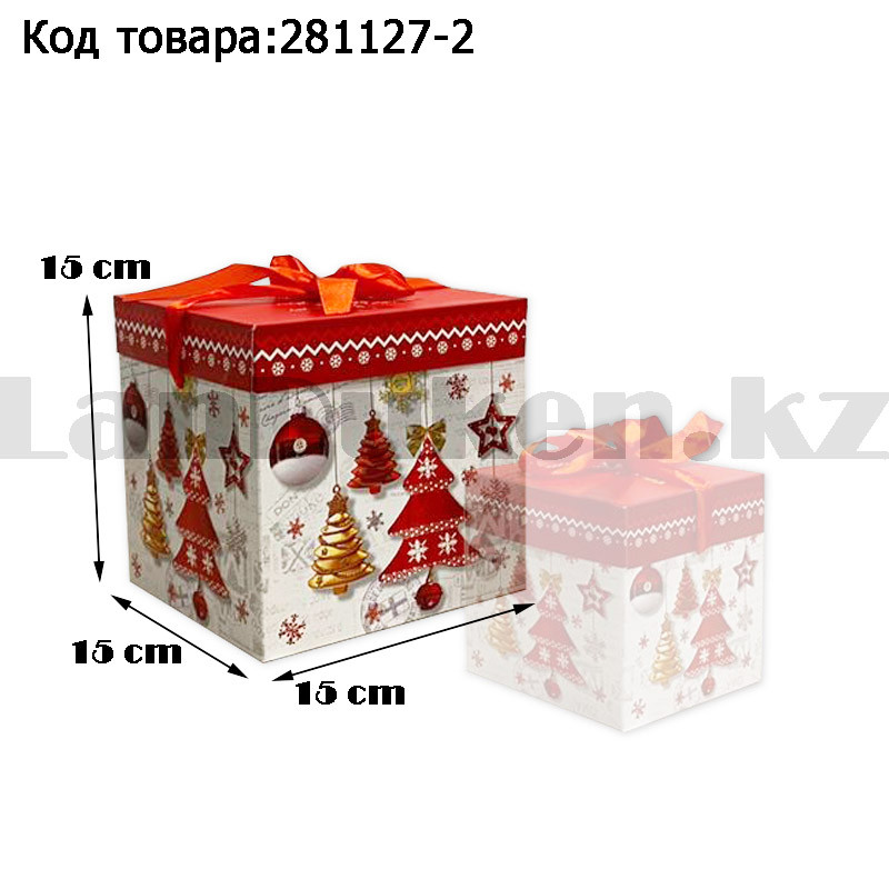 Подарочная коробка M(15х15х15) квадратная в новогодней тематике белого цвета с красной лентой елочные игрушки, фото 1