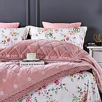 Комплект постельного белья полуторный: велюровое покрывало с наволочками и простынь из хлопка с наволочками