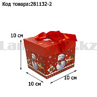 Подарочная коробка S(10х10х10) квадратная в новогодней тематике красного цвета с красной лентой снеговик