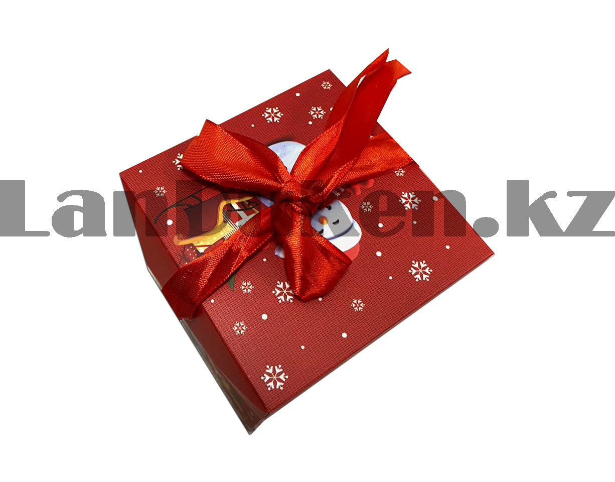 Подарочная коробка S(10х10х10) квадратная в новогодней тематике красного цвета с красной лентой снеговик - фото 3 - id-p83824253